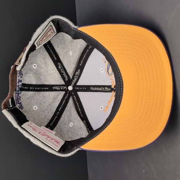 Mitchell & Ness Hardwood Classics Los Angeles Lakers Basketball Hat . - Picture 6 of 10